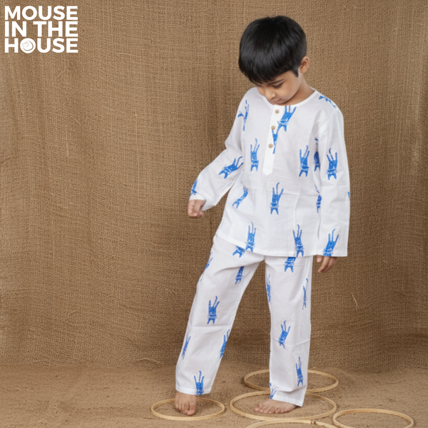 A MAGNIFICIENT CAT- UNISEX NIGHTWEAR (Blue)