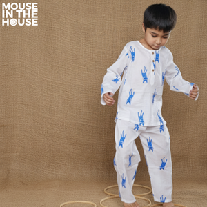 A MAGNIFICIENT CAT- UNISEX NIGHTWEAR (Blue)